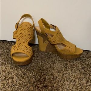Yellow sandal wedges